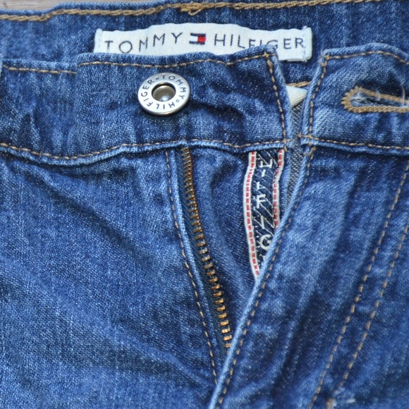 WINTER SALE: Classic Tommy Hilfiger Jean Shorts - Picture 6 of 7